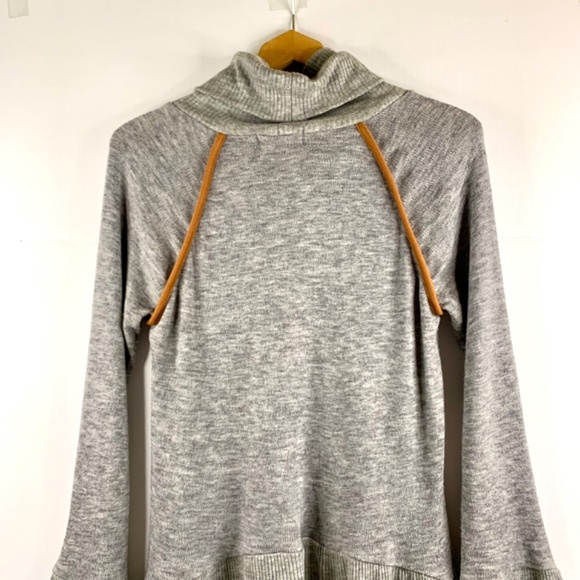 Ladies THMI, gray with brown accent cowl neck boho/western/coquettecore sweater - Picture 2 of 11